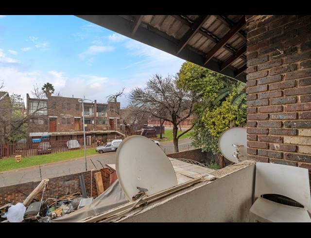 1 BEDROOM APARTMENT FOR SALE IN WINDSOR EAST
